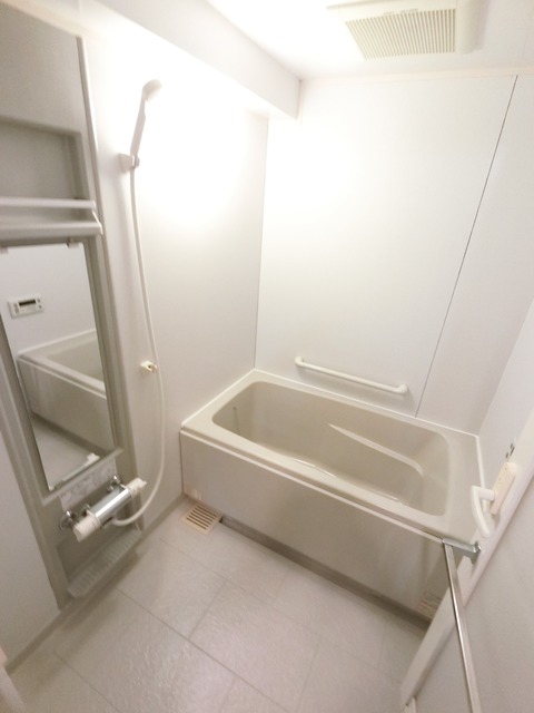 バス・シャワールーム　※別部屋反転タイプ参考写真
