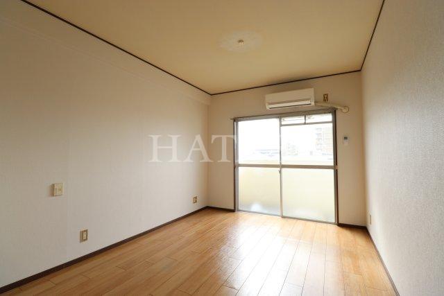 居室・リビング　同物件別部屋です。