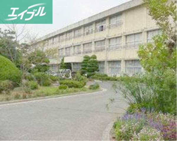 小学校　倉敷市立西阿知小学校（小学校）まで680m