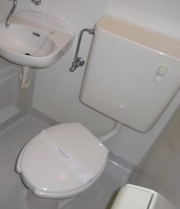 京王線 桜上水駅 徒歩8分 2階建 築32年のトイレ写真