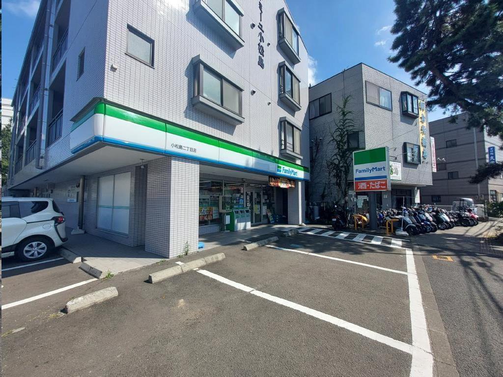 コンビニ　ファミリーマート小松島二丁目店（コンビニ）まで507m