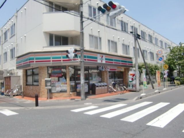 コンビニ　セブンイレブン（コンビニ）まで130m