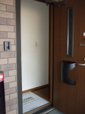 玄関　※写真は別のお部屋です