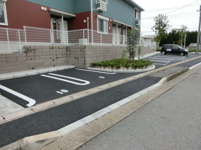 駐車場　敷地内に駐車場もあります。