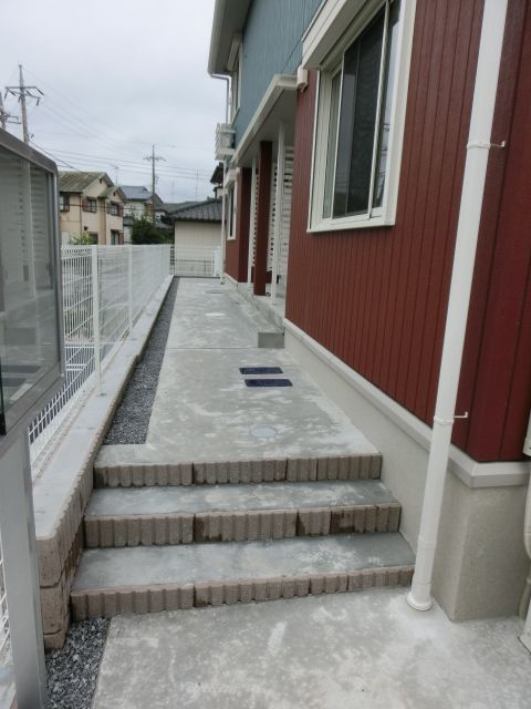 エントランス　こちらからお部屋に入れるエントランスです。