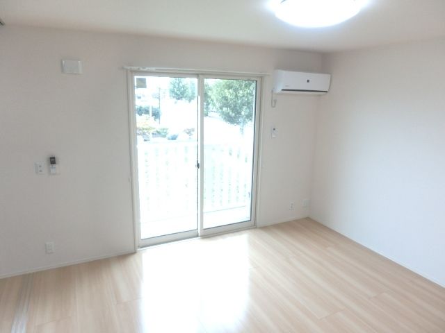 居室・リビング　日当たり良好なお部屋です