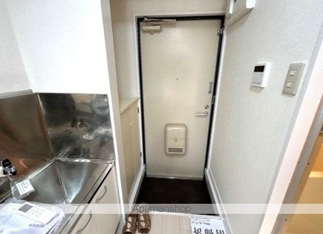 東京メトロ千代田線 北綾瀬駅 徒歩17分 3階建 築36年の玄関写真
