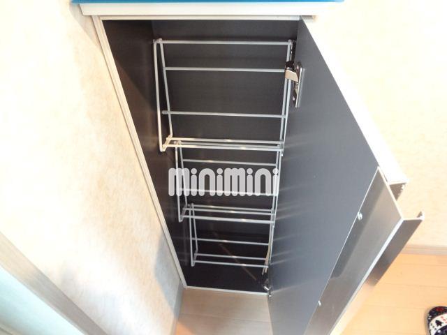玄関　下駄箱付いてますよ。