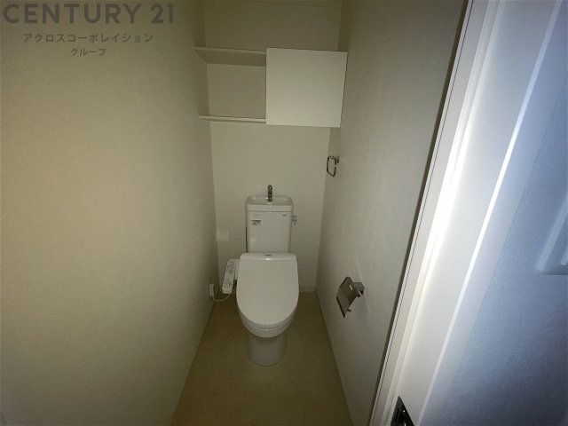 トイレ　温水洗浄便座付きのトイレです♪