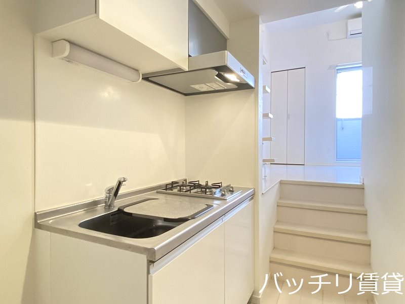 キッチン　別号室タイプの為、現状を優先致します。