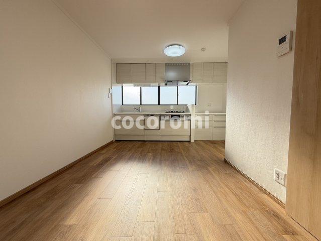舟田町リノベ戸建の居間写真