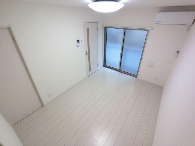 ＪＲ成田線 成田駅 徒歩8分 2階建 築11年の居間写真