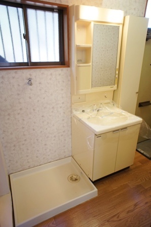洗面設備　室内洗濯機置き場、洗面台