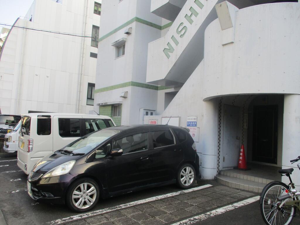 【鹿児島市西田のマンションの駐車場】