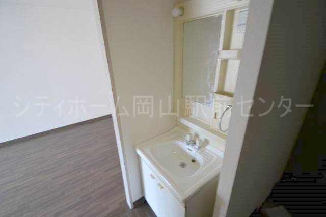 洗面設備　嬉しい独立洗面台です☆