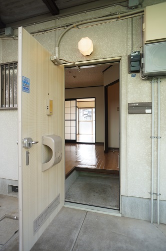 ハイツ神奈川坂Cの玄関写真