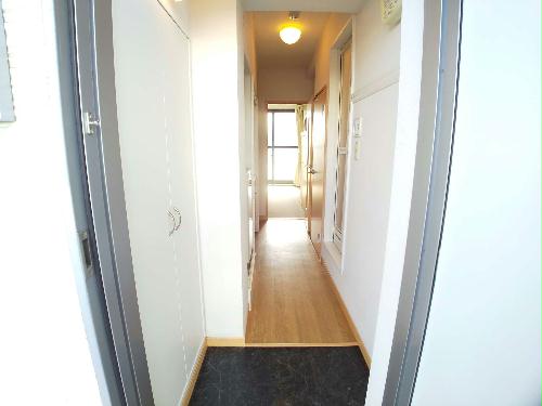 玄関　玄関ドアは防犯サムターン設置