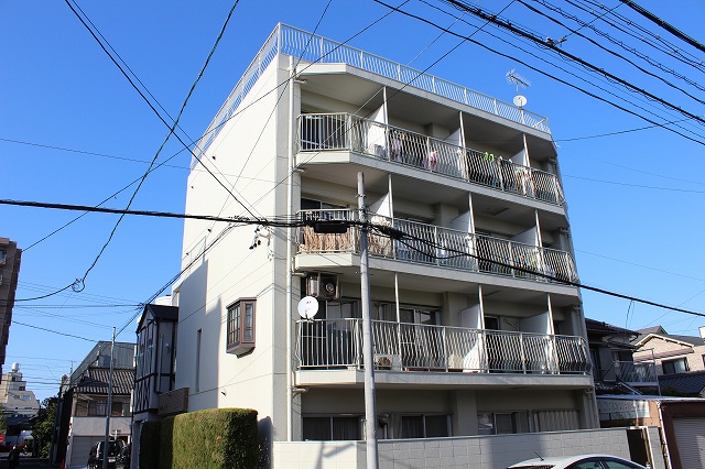 【名古屋市中村区大宮町のマンションの建物外観】