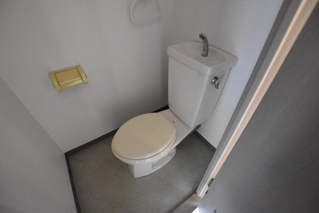 近鉄大阪線 河内国分駅 徒歩10分 4階建 築31年のトイレ写真