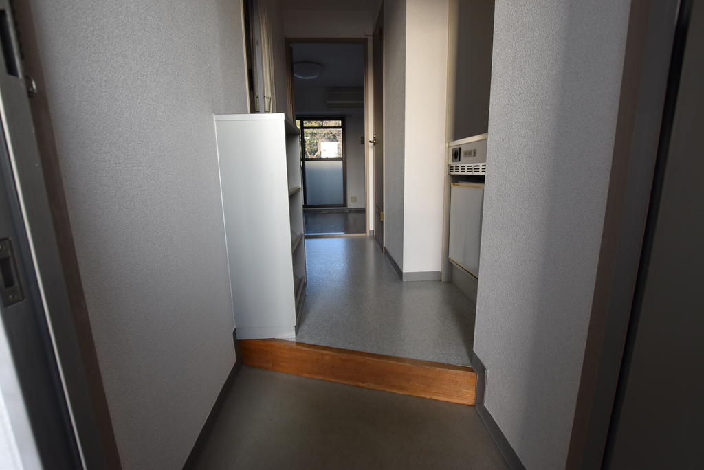 近鉄大阪線 河内国分駅 徒歩10分 4階建 築31年の玄関写真