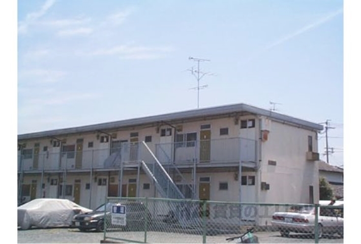 京都市西京区桂上野北町のアパートの建物外観
