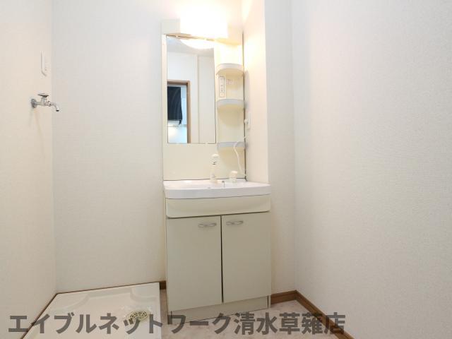 洗面設備　ゆったりとスペースのある洗面所