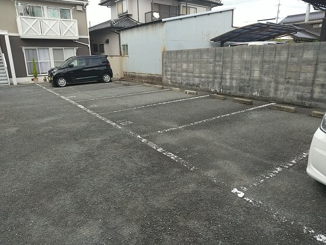 【パステル郡Ｂ棟の駐車場】