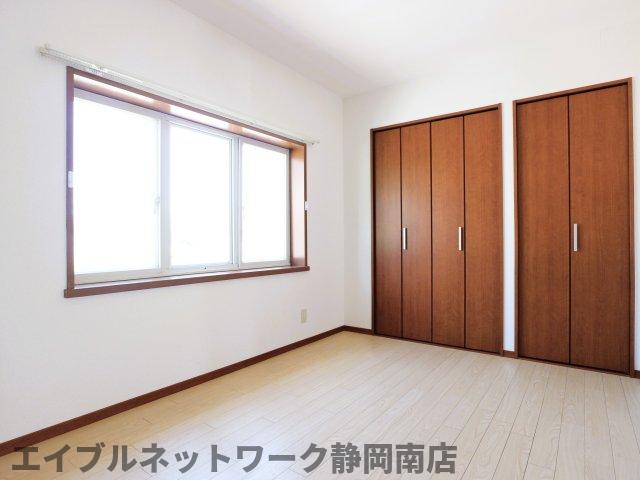 その他設備　落ち着いた色調の洋室です