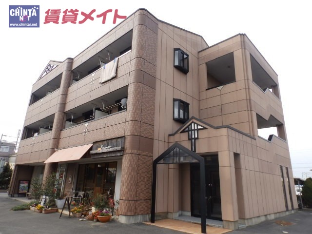 松阪市嬉野中川新町のマンションの建物外観