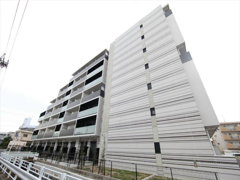 名古屋市南区平子のマンションの建物外観