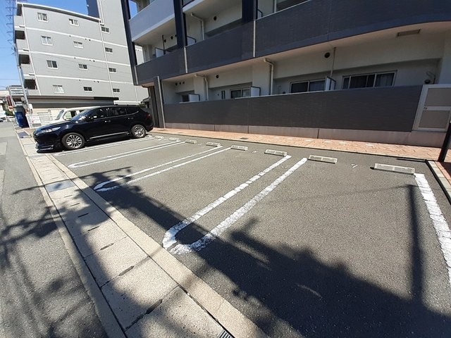 【姫路市飾磨区野田町のマンションの駐車場】