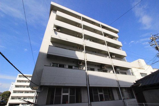 岡山市北区弓之町のマンションの建物外観