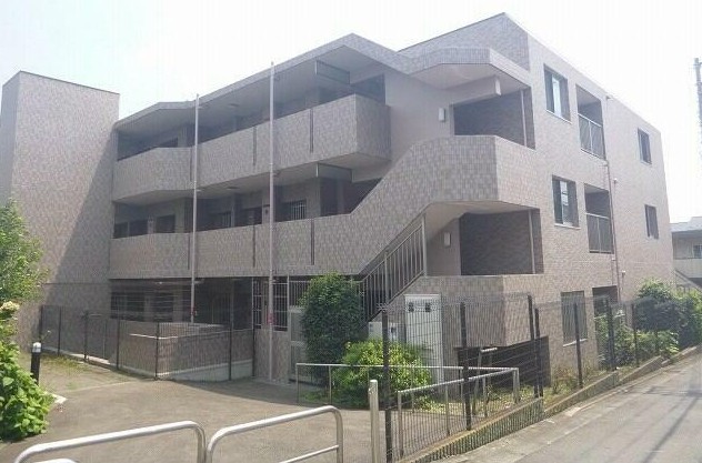 横浜市旭区四季美台のマンションの建物外観