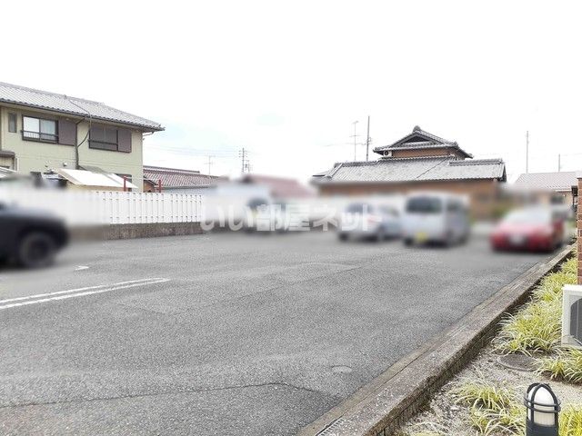 【小牧市大字北外山のアパートの駐車場】