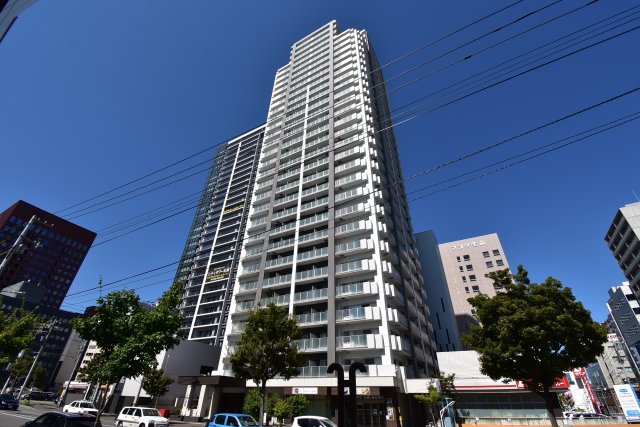 札幌市中央区北四条東のマンションの建物外観