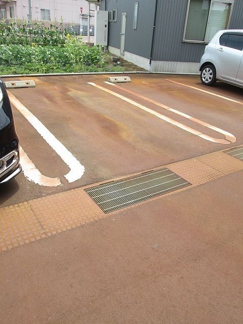 【長岡市長倉のアパートの駐車場】