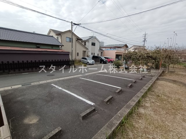 【シャルダンハイツCの駐車場】