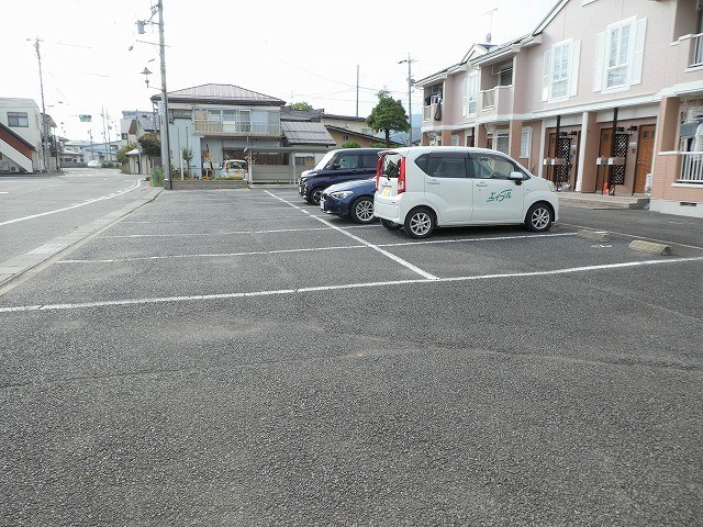 【グローリアスmuの駐車場】