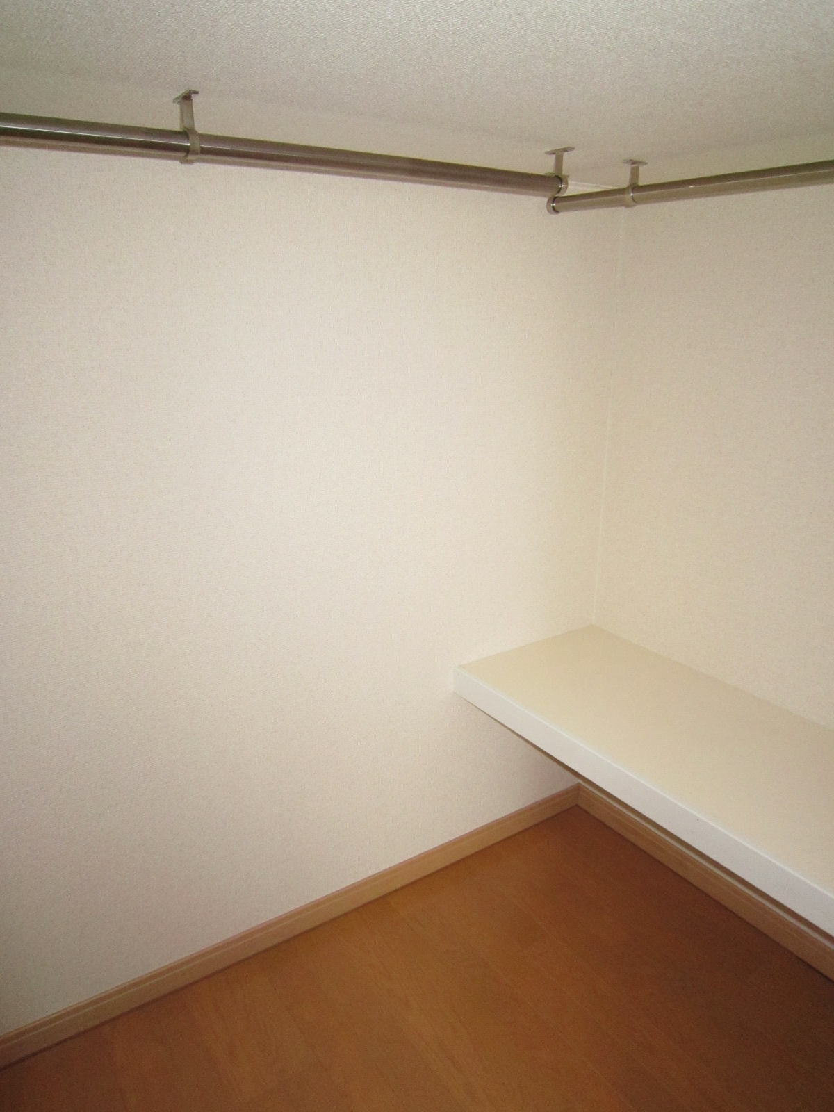 収納　ベット下がウォークイン収納になっています