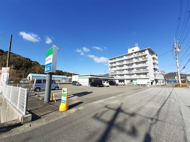 コンビニ　ファミリーマート 高知長浜店（コンビニ）まで400m