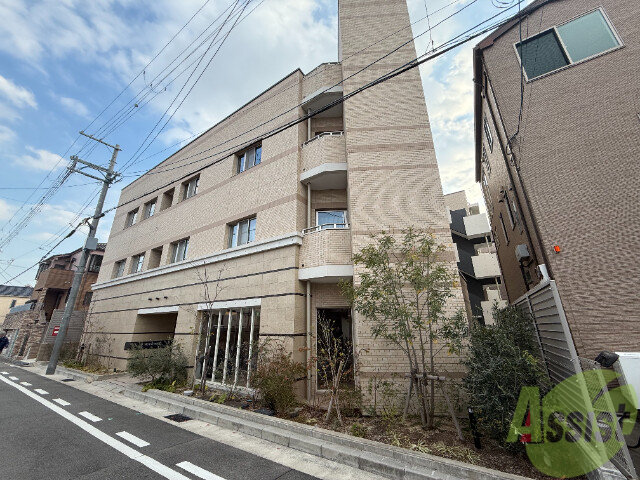 西宮市甲子園六石町のマンションの建物外観