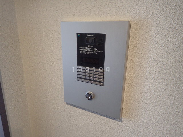【札幌市北区北三十二条西のマンションのエントランス】