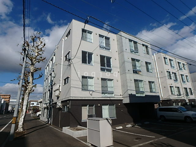 【札幌市北区北三十二条西のマンションの建物外観】