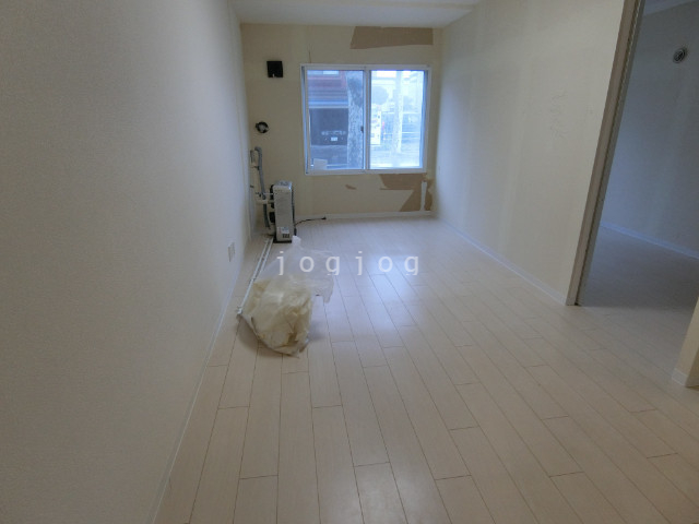 【札幌市北区北三十二条西のマンションの居室・リビング】