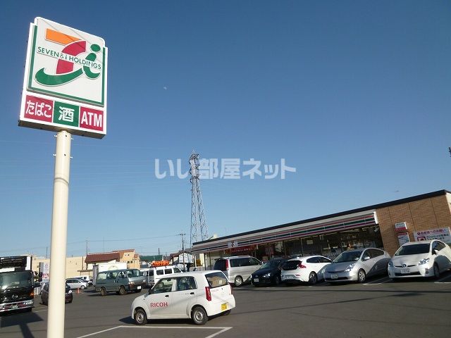 【八王子市左入町のアパートのコンビニ】