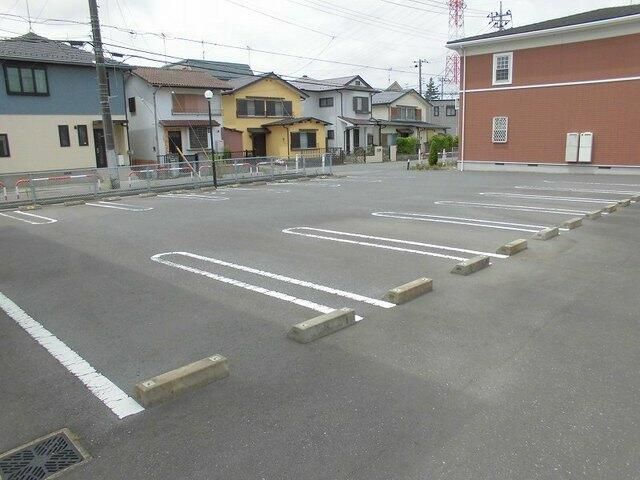 【メリディオIIの駐車場】