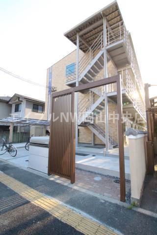 【岡山市北区北長瀬表町のアパートの建物外観】