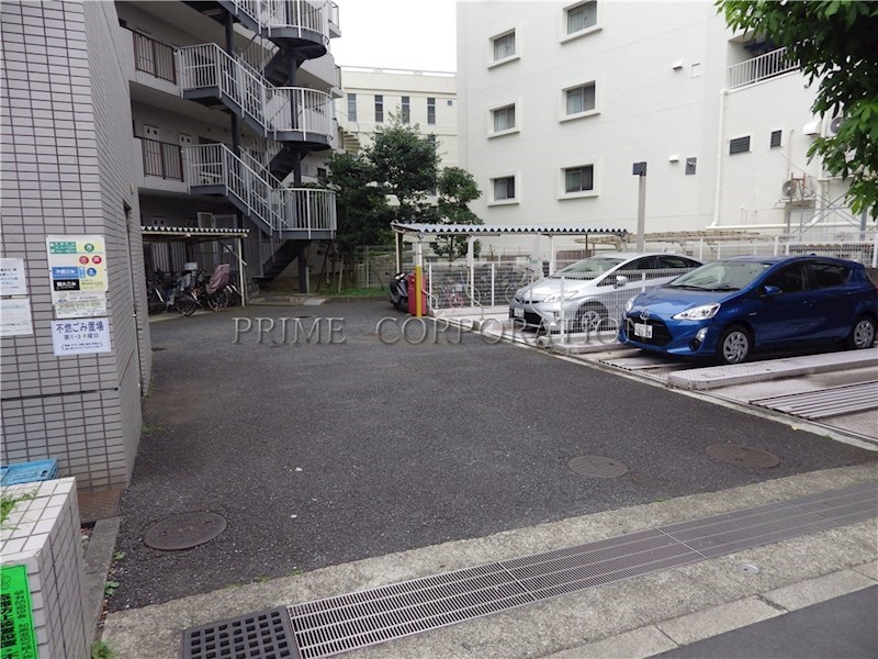 【大田区田園調布本町のマンションの駐車場】