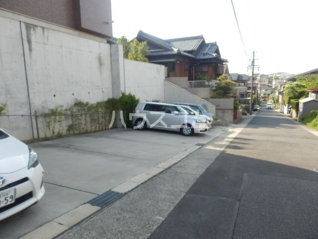 【名古屋市緑区大高町のアパートの駐車場】