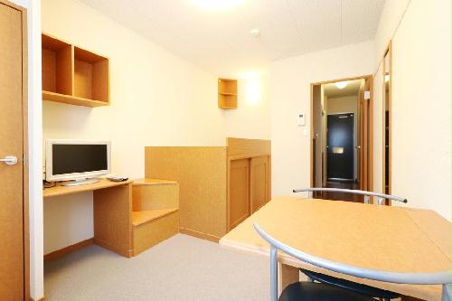 居室・リビング　１Ｆはフローリング　２Ｆは絨毯仕様※203－205号室タイプ